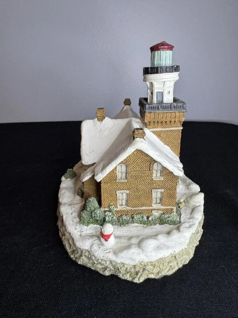 N/A lighthouse figurine